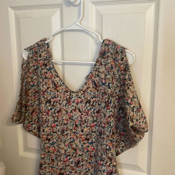 BCBGeneration Dresses & Skirts - BCBGeneration Mini Dress Multicolored open back pockets size 6 EUC